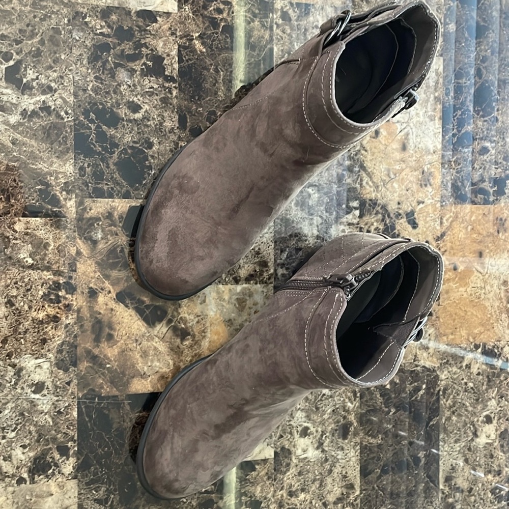 Unisa Brown Suede Ankle Boots size 6.5, New